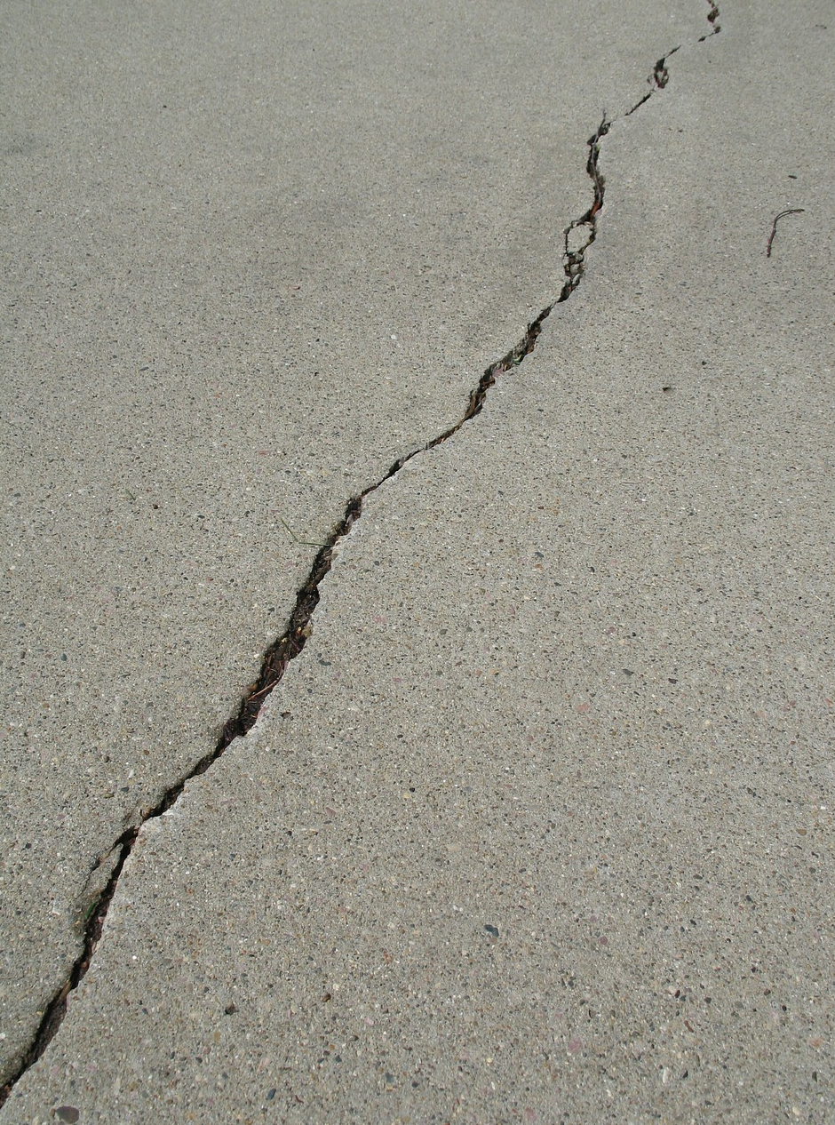 crack in driveway